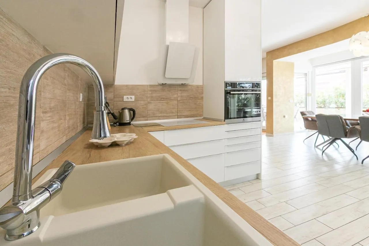 Apartment Relax Whit Big Terrace 170M2 Near The Beach سبليت