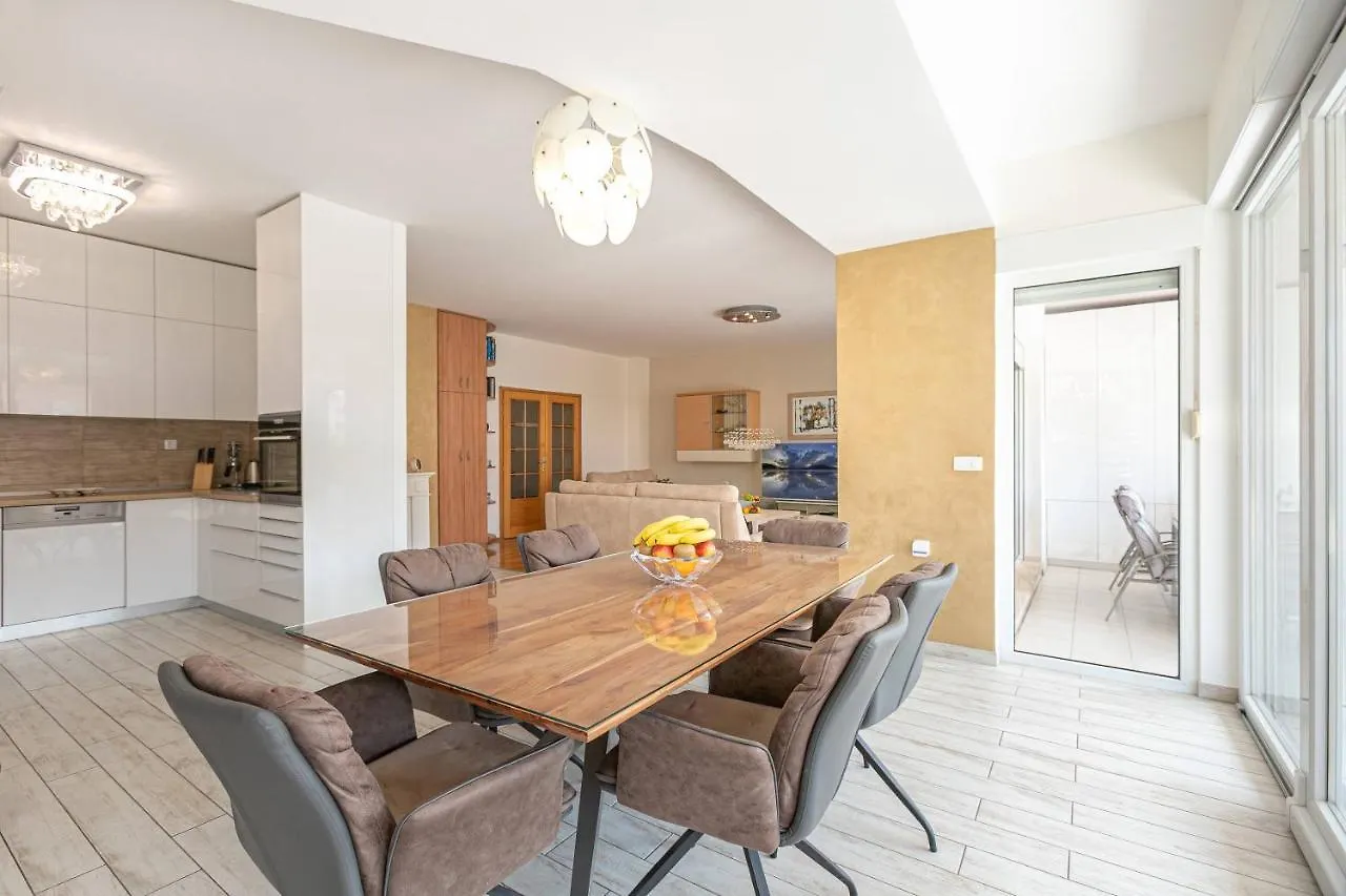Apartment Relax Whit Big Terrace 170M2 Near The Best Beach In City Split 0*,