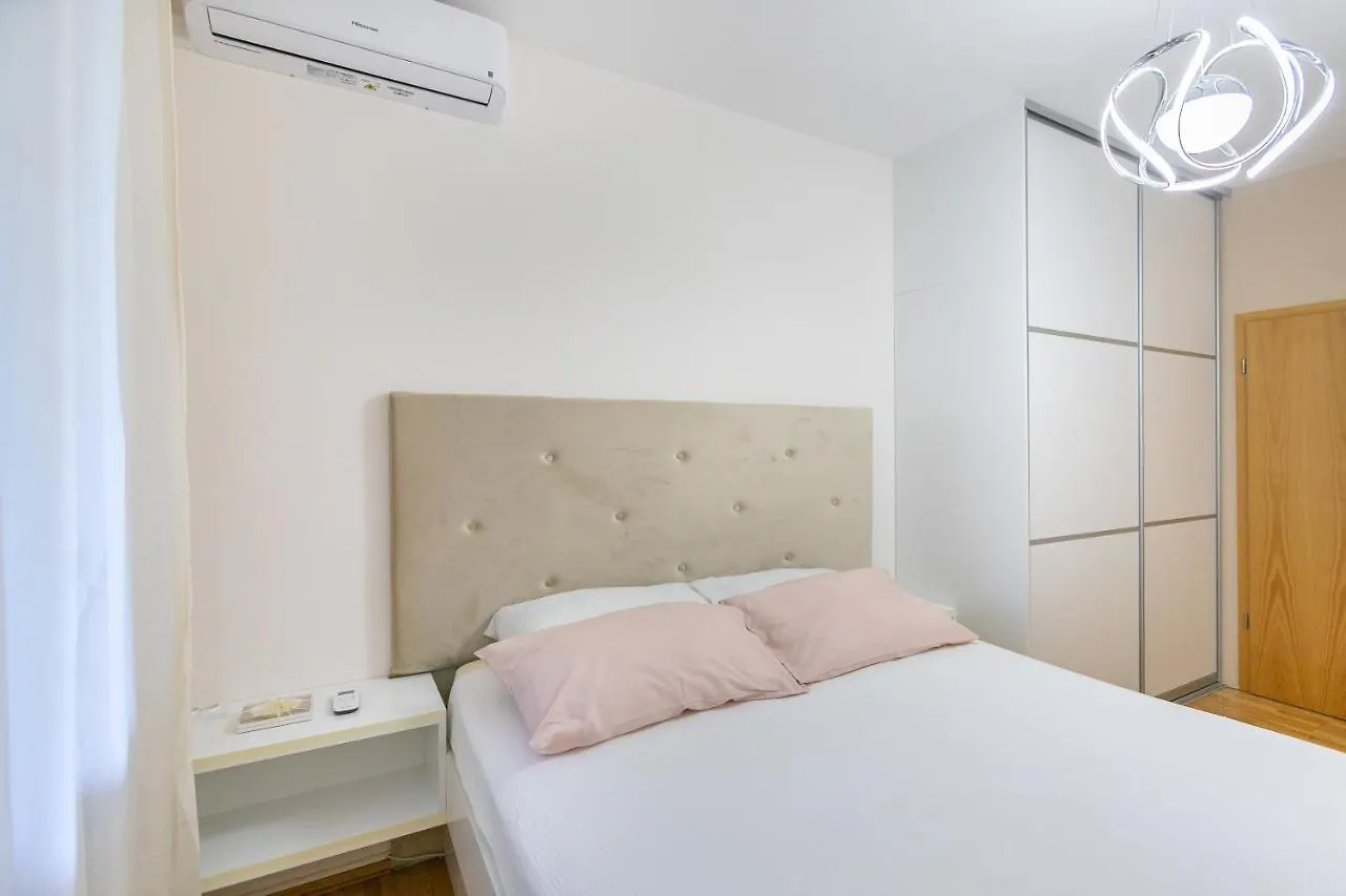 Apartment Relax Whit Big Terrace 170M2 Near The Beach سبليت