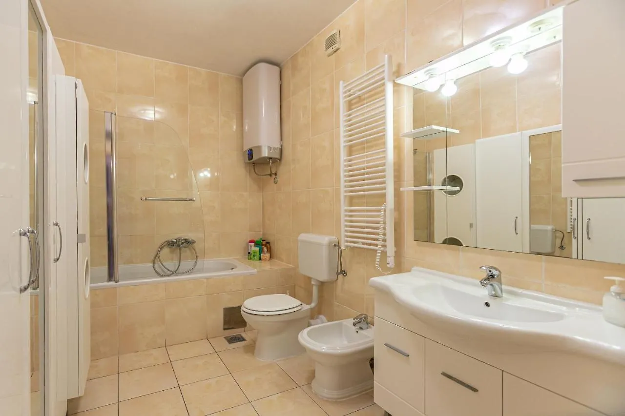 Apartment Relax Whit Big Terrace 170M2 Near The Beach Split 0*,  Croatia